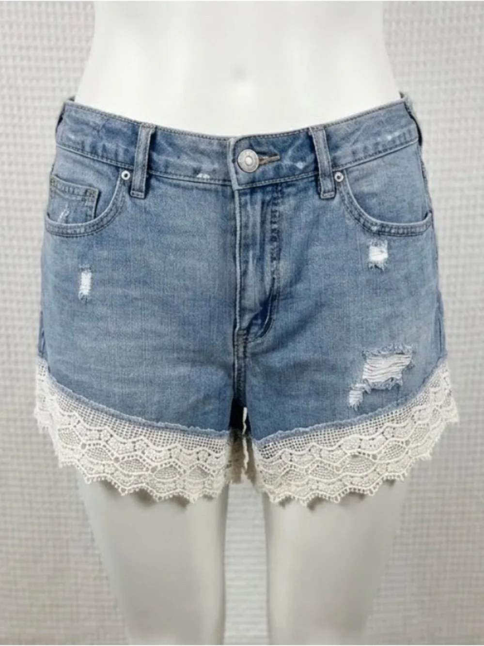 Free People Crochet Cream Lace Trim Denim Shorts Size 26 LIKE NEW